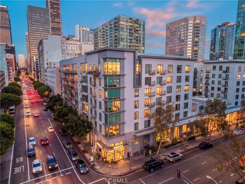 Photo of 645 W 9th Street #744, Los Angeles, CA 90015 (MLS # SR26234312)