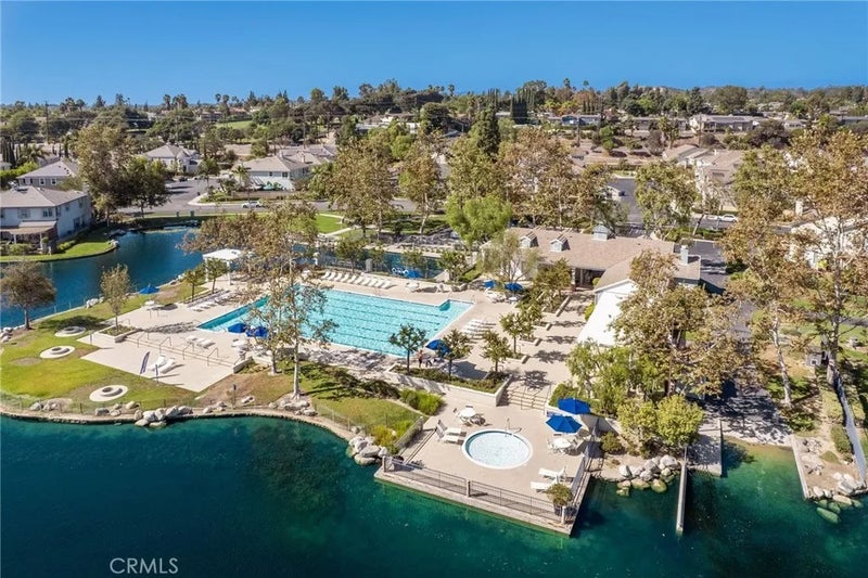 8 Bayview Drive