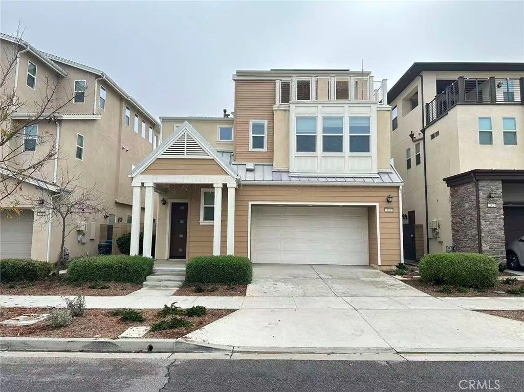 Photo of 140 Crossover, Irvine, CA 92618 (MLS # TR25277804)