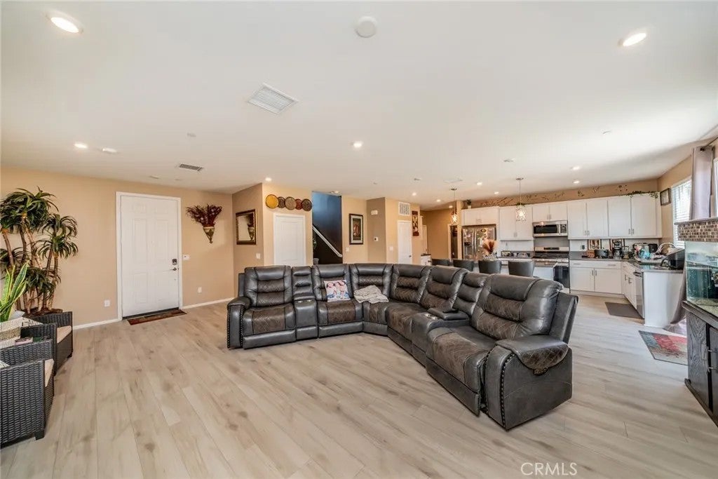 3838 W Bodega