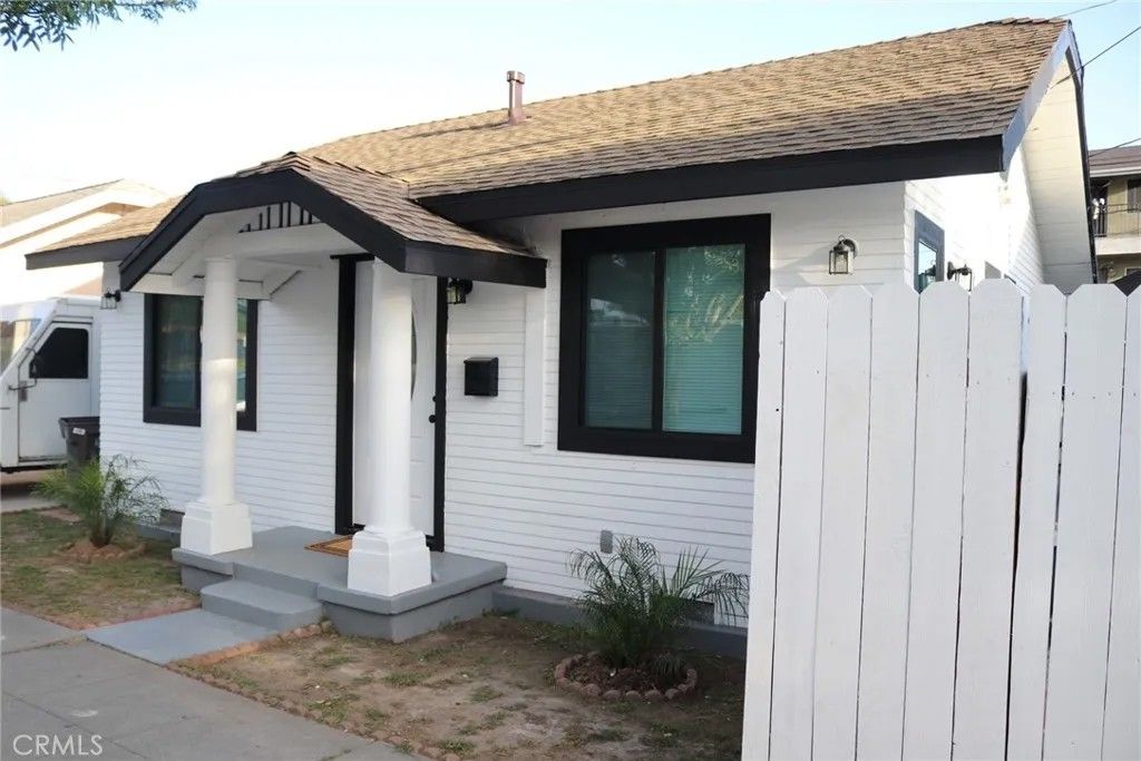 Photo of 2788 E 14th Street, Long Beach, CA 90804 (MLS # DW26092287)