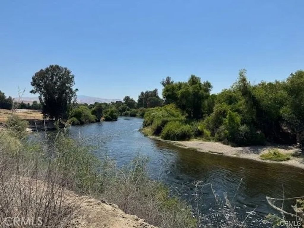 Photo of 13300 Round Mountain, Bakersfield, CA 93308 (MLS # SR26000677)