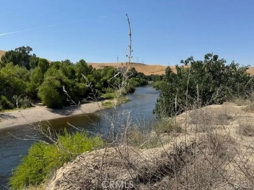 Photo of 13300 Round Mountain, Bakersfield, CA 93308 (MLS # SR26000677)