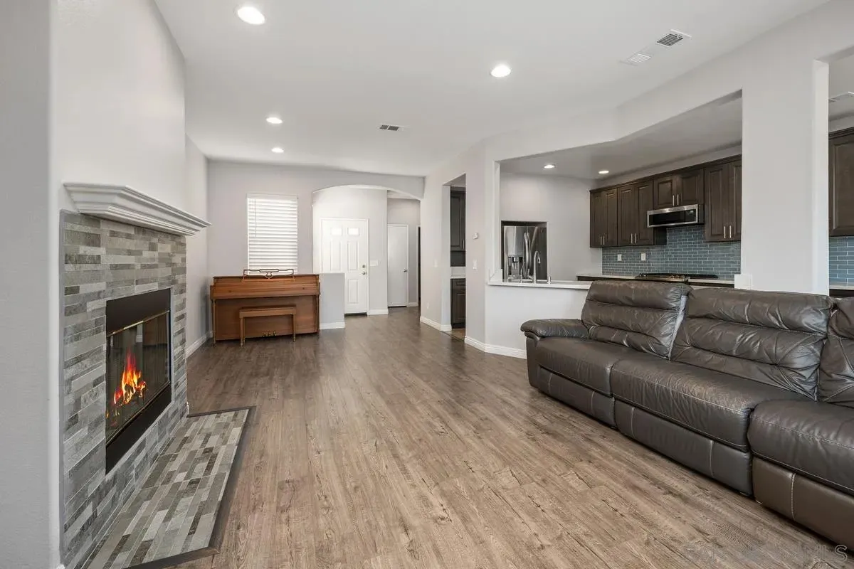 San Diego, California 92131, United States, 3 Bedrooms Bedrooms, ,3 BathroomsBathrooms,Residential,Active,165183