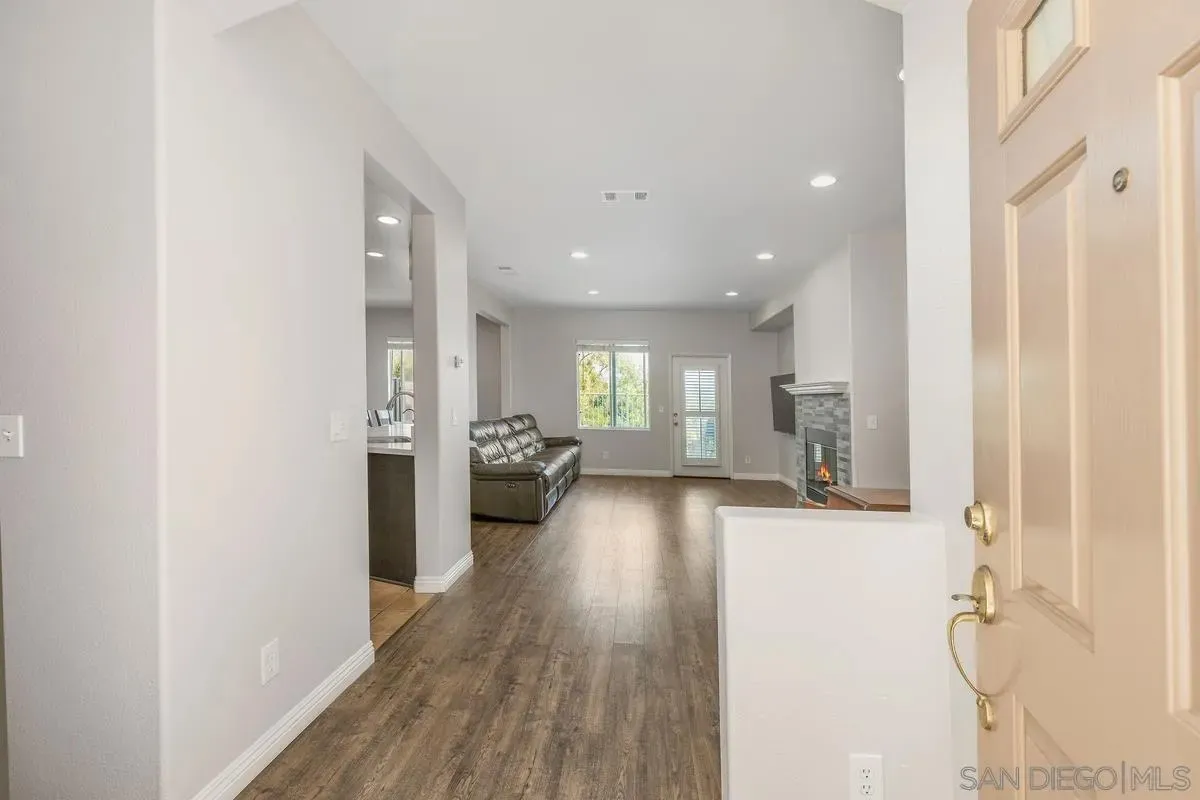 San Diego, California 92131, United States, 3 Bedrooms Bedrooms, ,3 BathroomsBathrooms,Residential,Active,165183