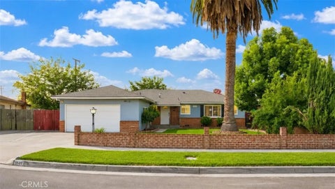 Photo of 3849 E Dayton Avenue, Fresno, CA 93726 (MLS # MC26164788)