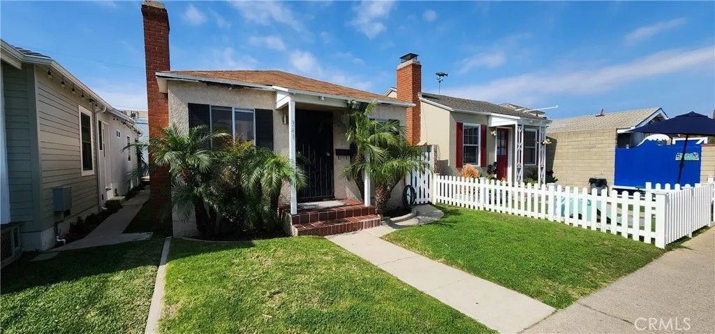 Photo of 341 10th St, Seal Beach, CA 90740 (MLS # PW26077062)