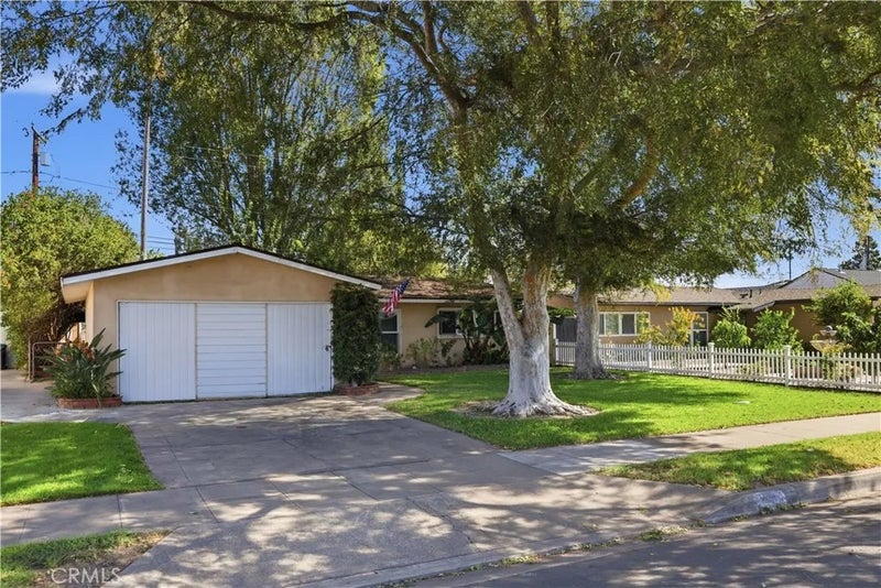 924 S Hampstead