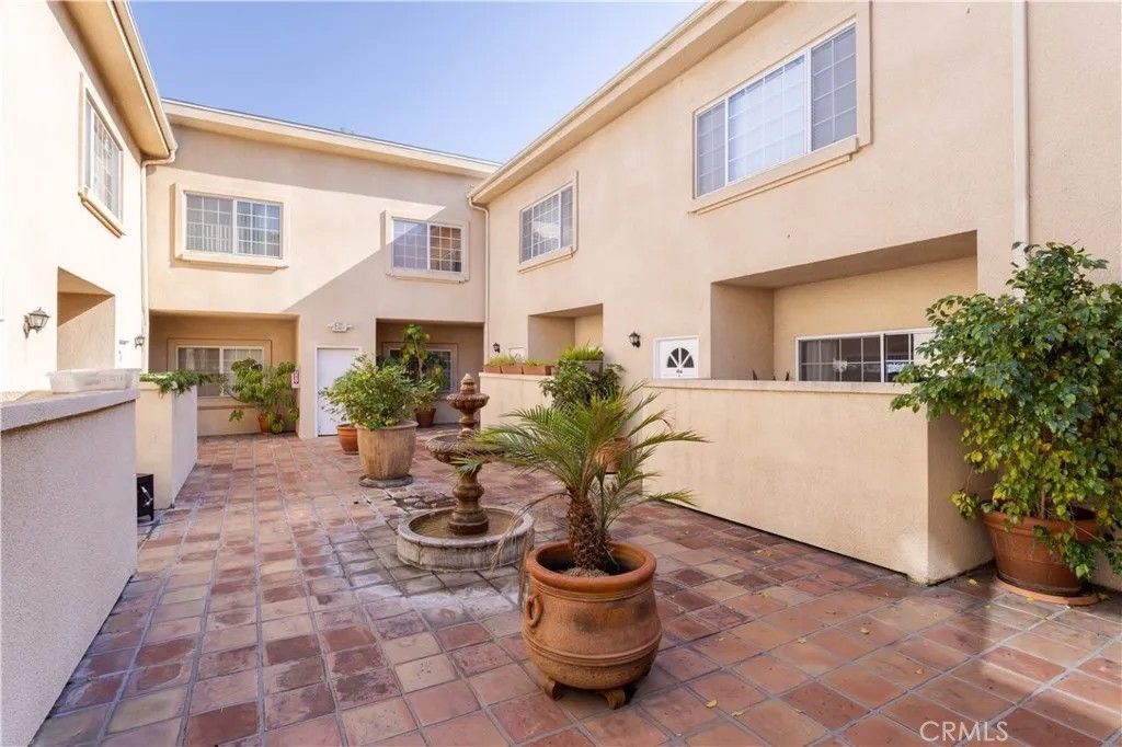 Photo of 5240 Vantage, Valley Village, CA 91607 (MLS # SR25270535)