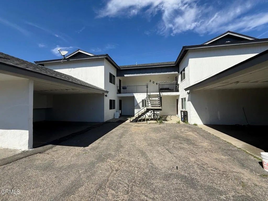 Photo of 209 W Santa Barbara Street, Santa Paula, CA 93060 (MLS # V1-35322)