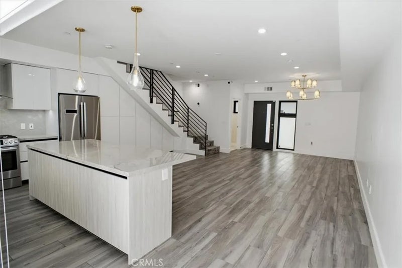 829 N Martel 4
