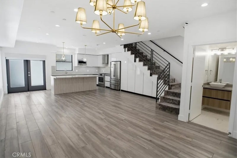 829 N Martel 4