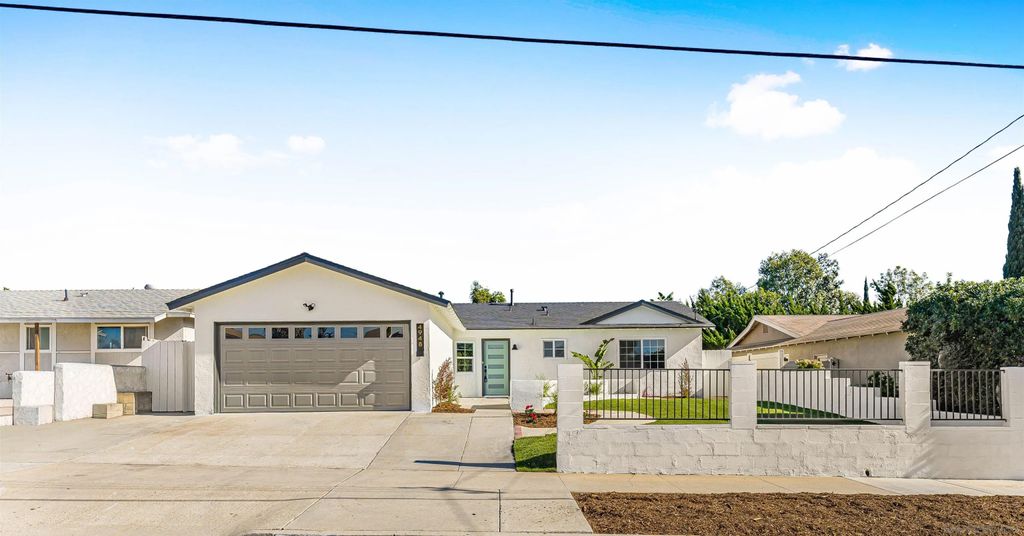 Photo of 4948 Luna Dr, Oceanside, CA 92057 (MLS # 250045603)