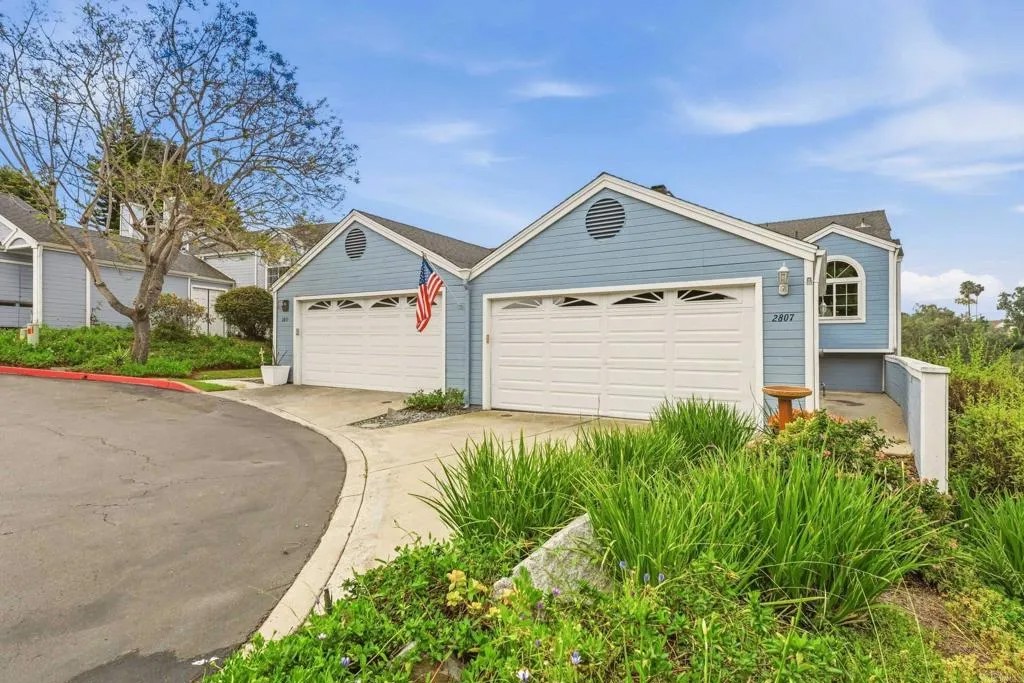 2807 Valley Vista Way