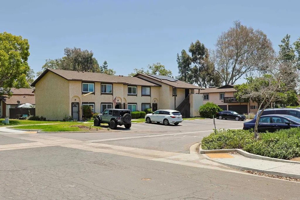 10139 Carefree Dr