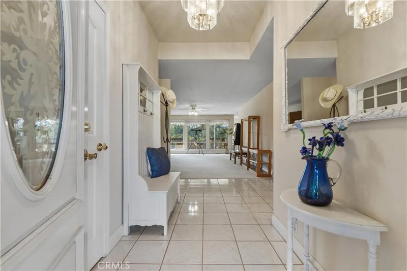 401 Oakridge Court