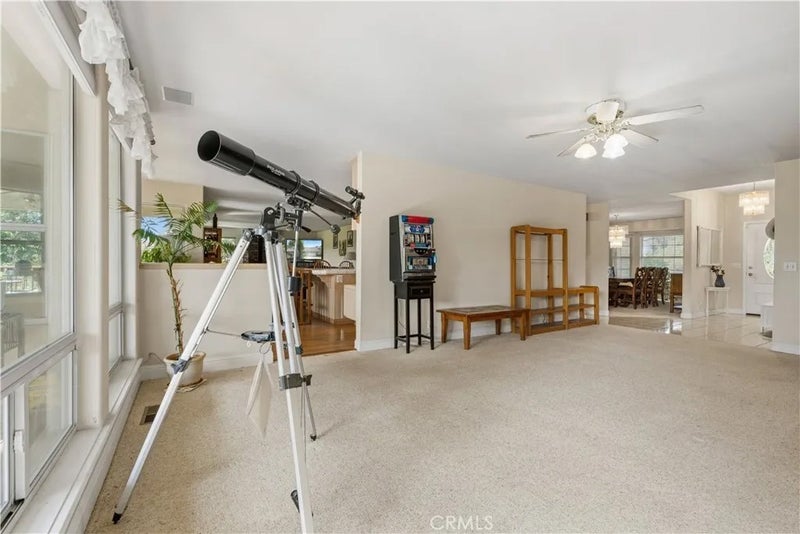 401 Oakridge Court