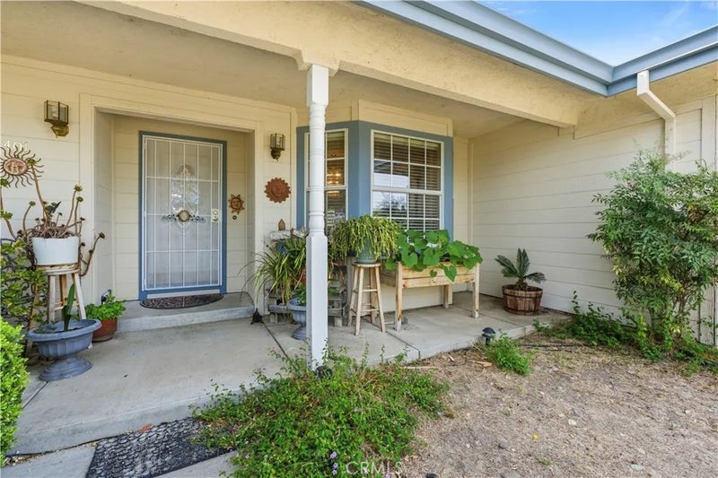 401 Oakridge Court