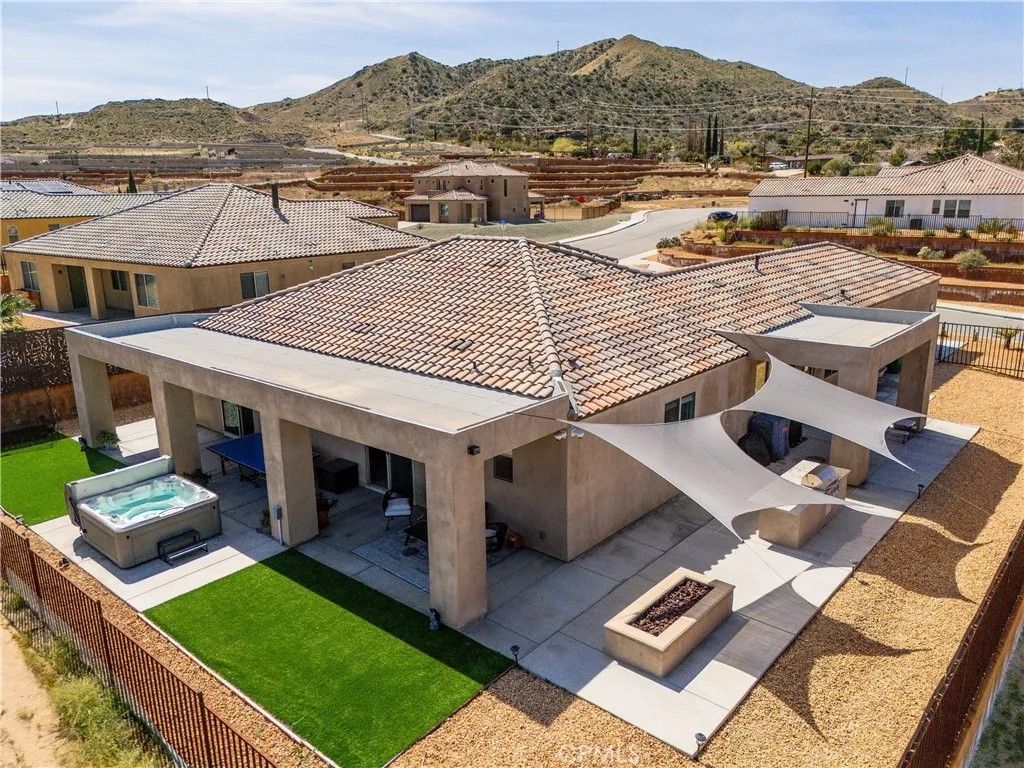 Photo of 8668 Monument View Dr, Yucca Valley, CA 92284 (MLS # JT26060414)