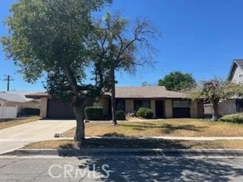Photo of 3912 Del Rey Dr, San Bernardino, CA 92404 (MLS # IV26061003)