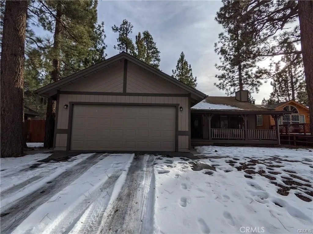 Photo of 542 E Barker Boulevard, Big Bear Lake, CA 92314 (MLS # DW26089872)