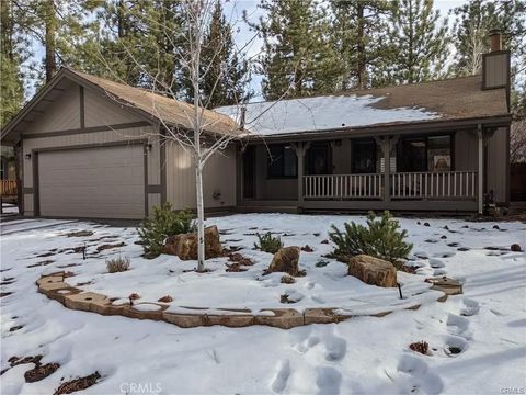 Photo of 542 E Barker Boulevard, Big Bear Lake, CA 92314 (MLS # DW26089872)