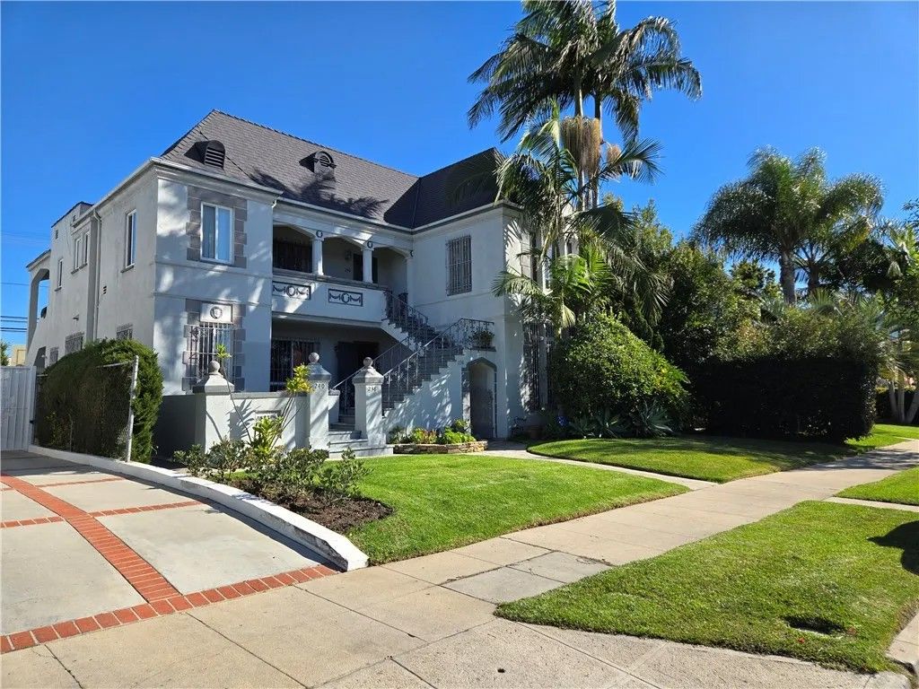 Photo of 238 S Detroit St, Los Angeles, CA 90036 (MLS # SR26027617)