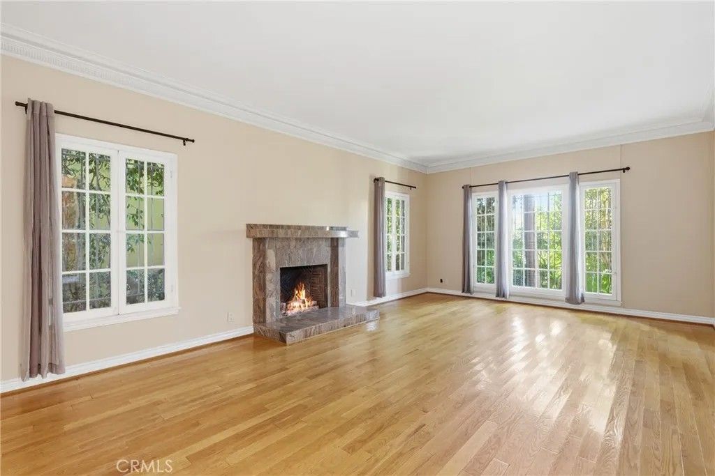 Photo of 238 S Detroit St, Los Angeles, CA 90036 (MLS # SR26027617)