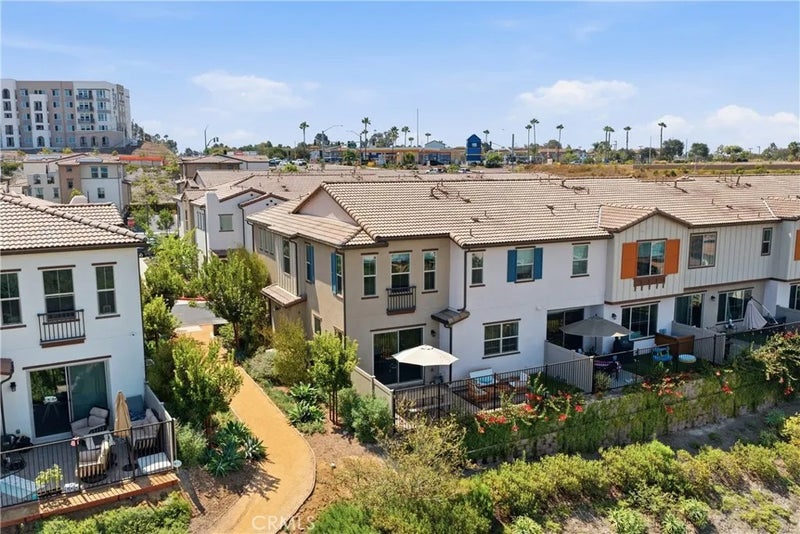 1724 Valley Oak Way