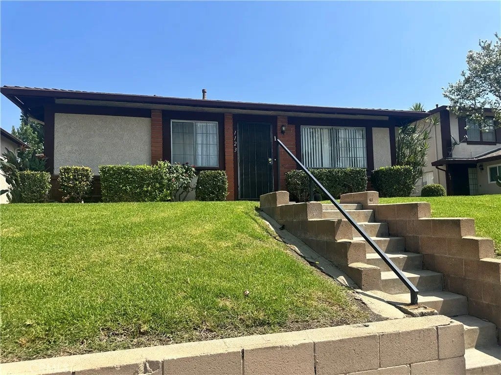 1123 W Sierra Madre 1