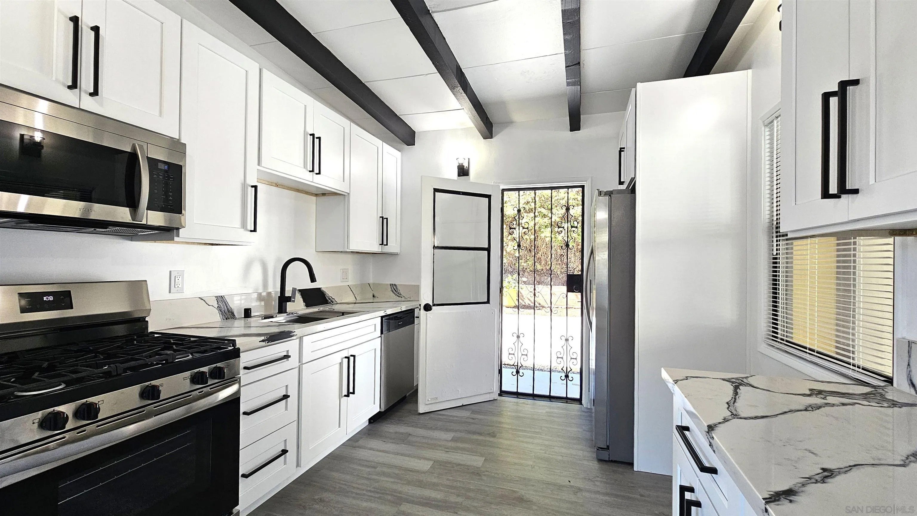1736 Gateway