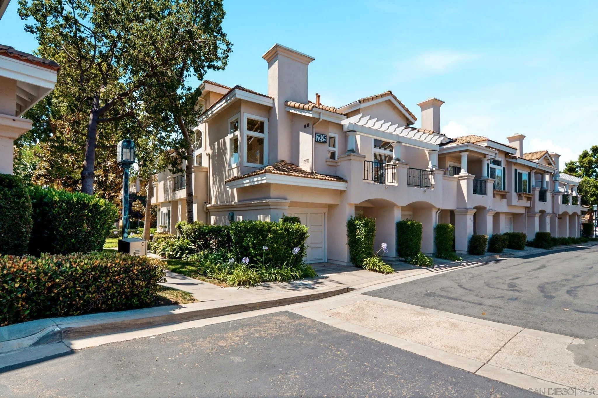 7225 Calabria Ct 92