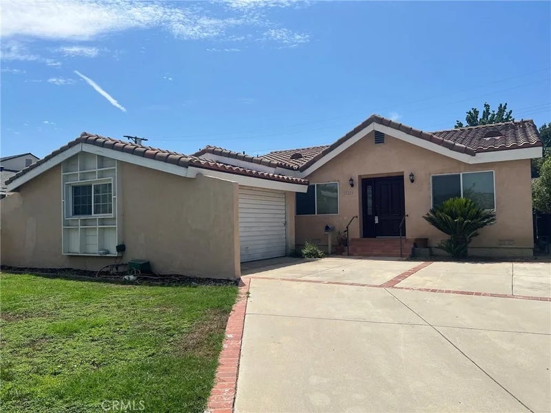 17226 Elkwood