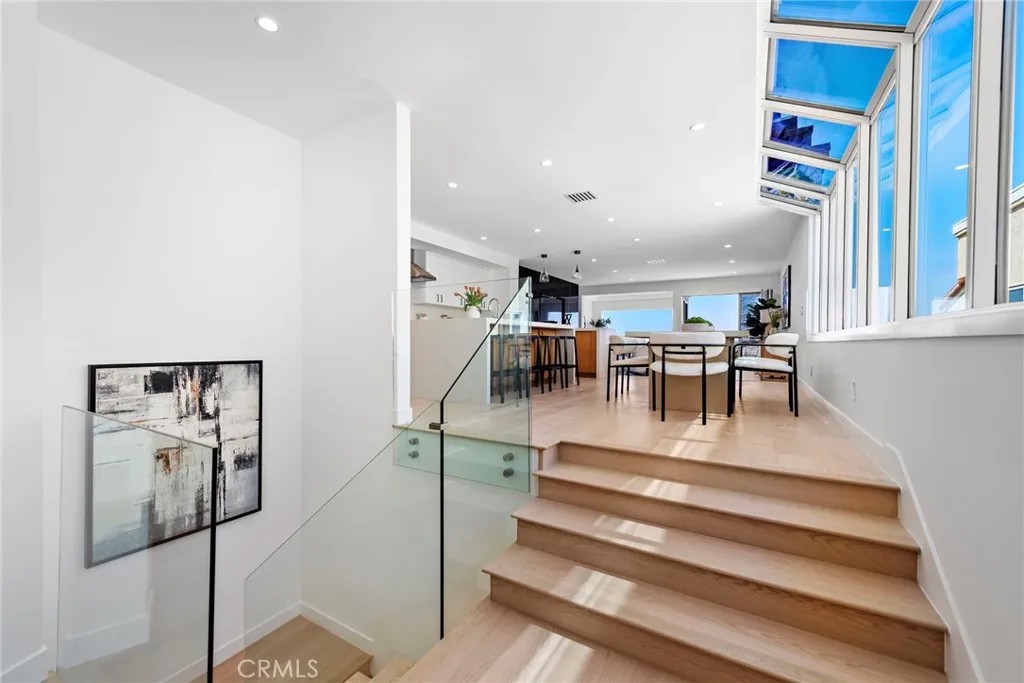 309 Carnation Avenue 4
