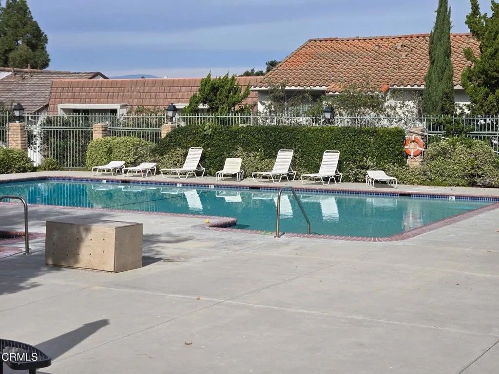 Photo of 234 Green Lea Place, Thousand Oaks, CA 91361 (MLS # V1-34249)