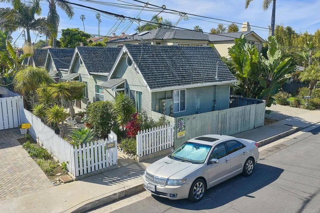 Photo of 217 Lolita Street, Encinitas, CA 92024 (MLS # NDP2601823)