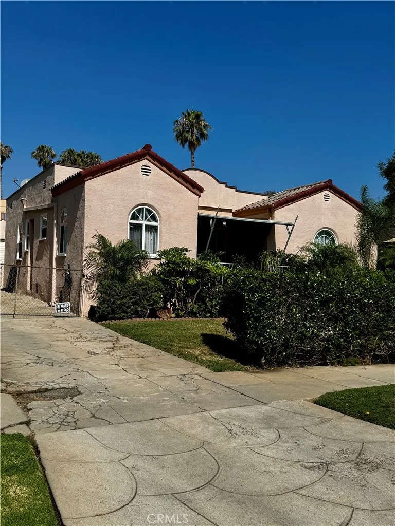 1553 N Commonwealth