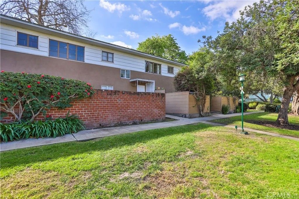 Photo of 5389 Village Grn, Los Angeles, CA 90016 (MLS # DW26025596)