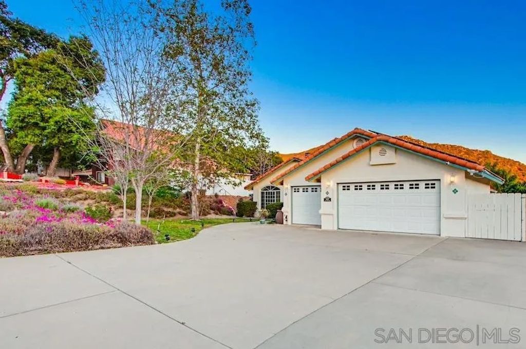 Photo of 24427 Del Amo Rd, Ramona, CA 92065 (MLS # 260004531)