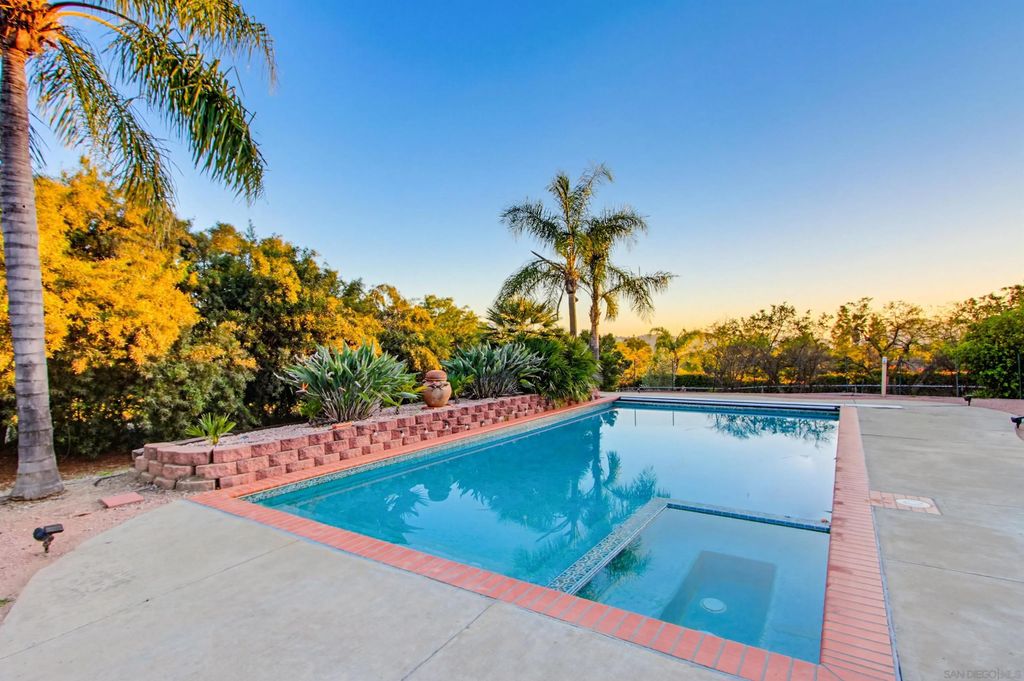 Photo of 24427 Del Amo Rd, Ramona, CA 92065 (MLS # 260004531)