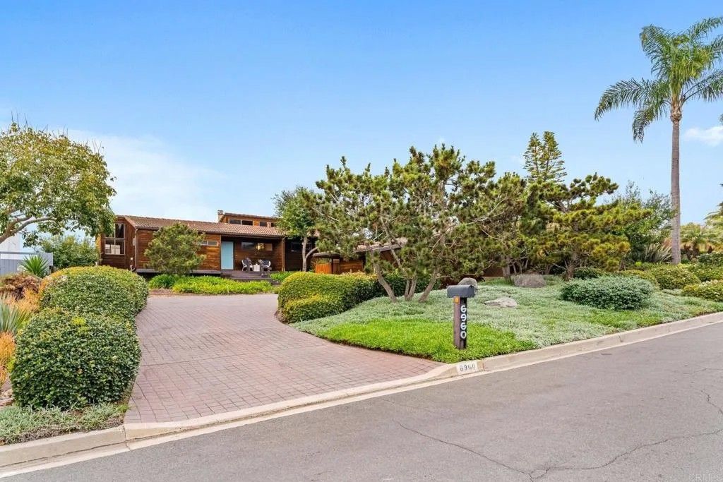 Photo of 6960 Via Estrada, La Jolla, CA 92037 (MLS # PTP2600636)