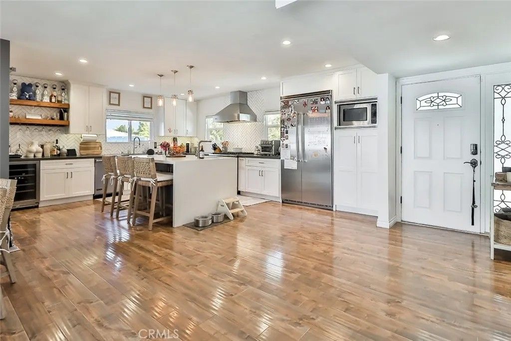 Photo of 23861 Califa, Woodland Hills, CA 91367 (MLS # SR26017519)