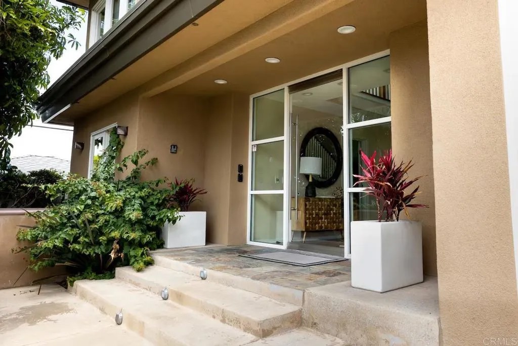 2812 Poinsettia Drive