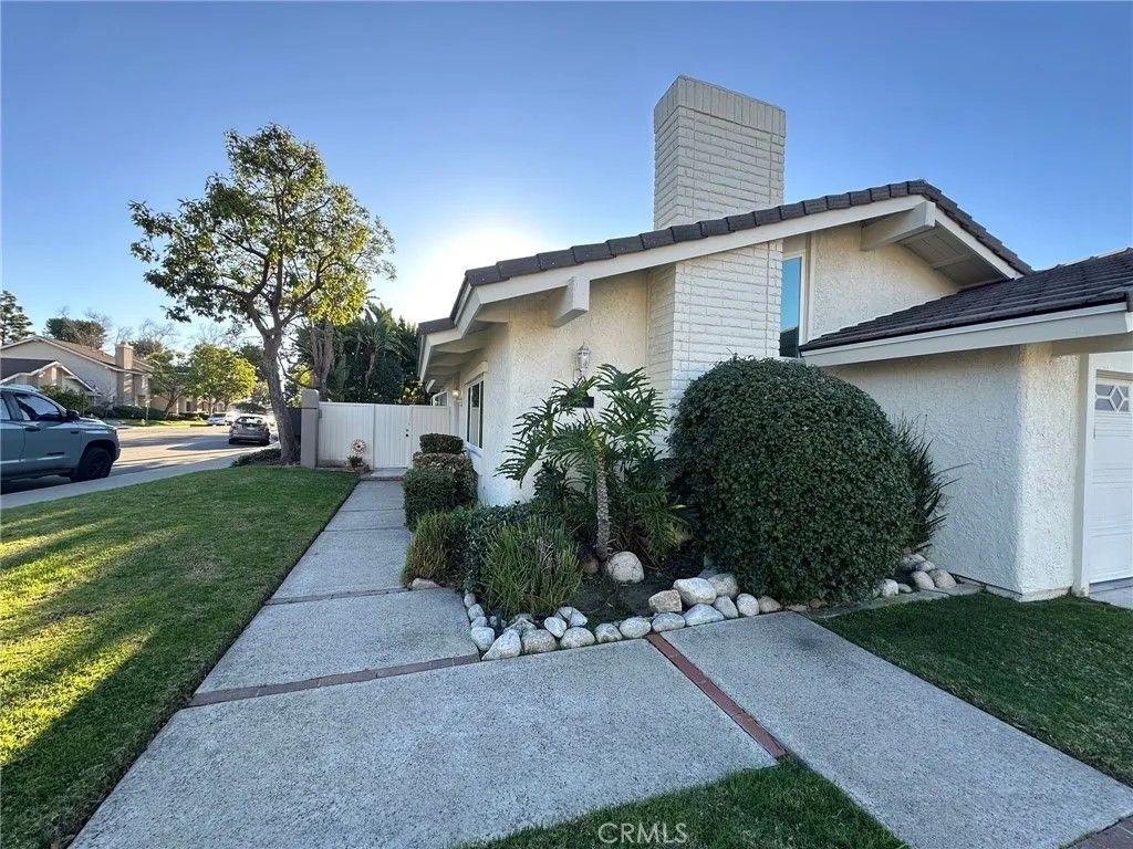 Photo of 1 Rock Springs, Irvine, CA 92604 (MLS # AR26006896)