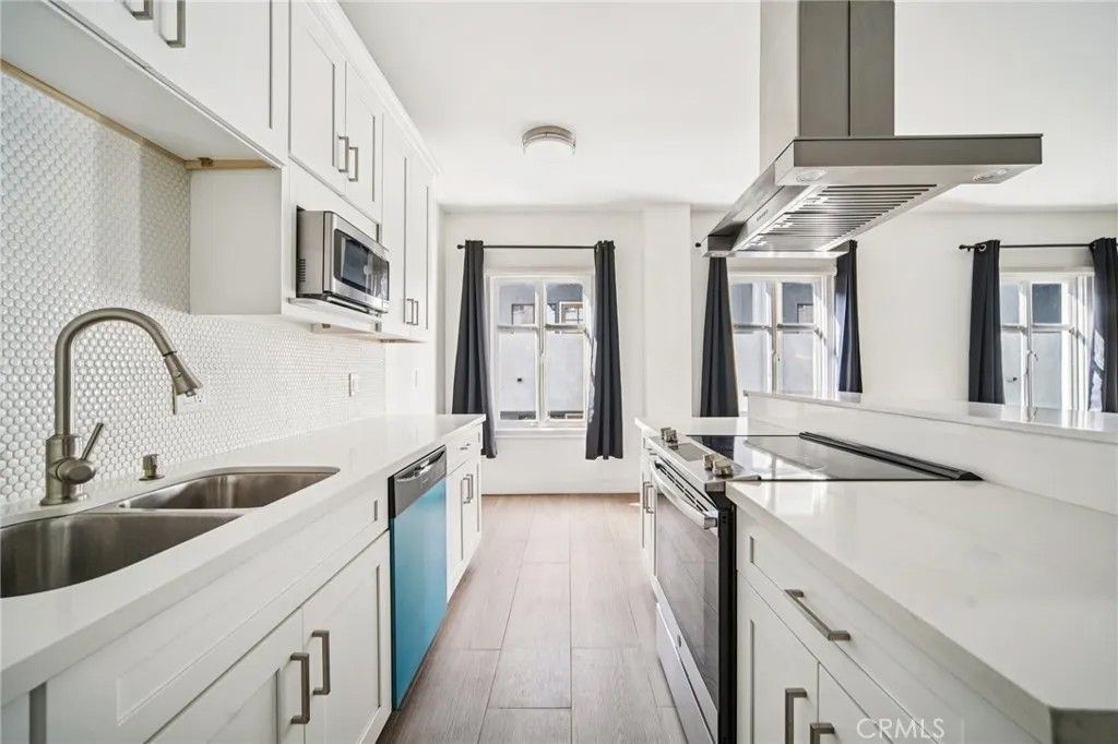 Photo of 140 Linden Ave #356, Long Beach, CA 90802 (MLS # RS26073691)