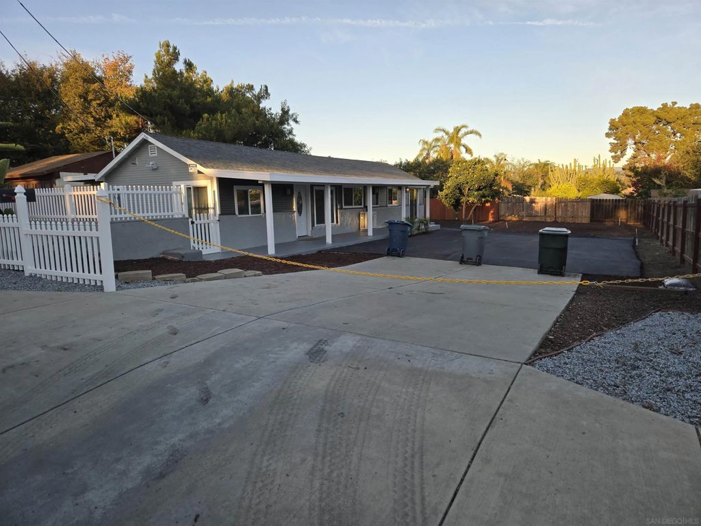 Photo of 940 S Upas St, Escondido, CA 92025 (MLS # 250044706)