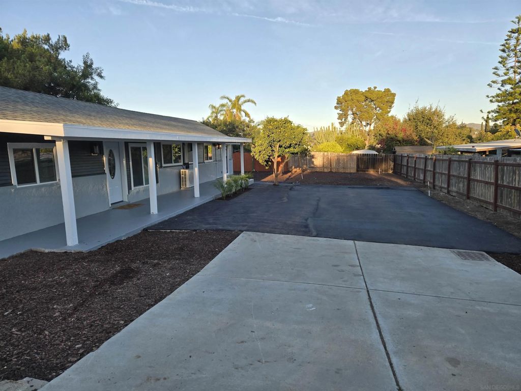 Photo of 940 S Upas St, Escondido, CA 92025 (MLS # 250044706)