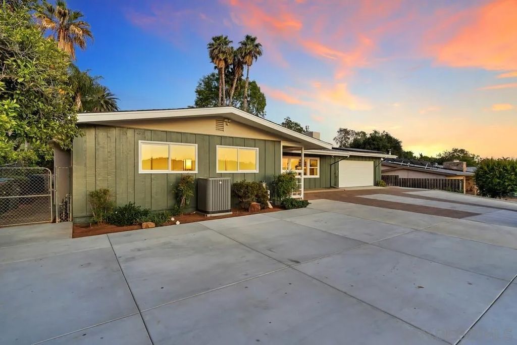 Photo of 2612 Miller Ave, Escondido, CA 92029 (MLS # 260008967)