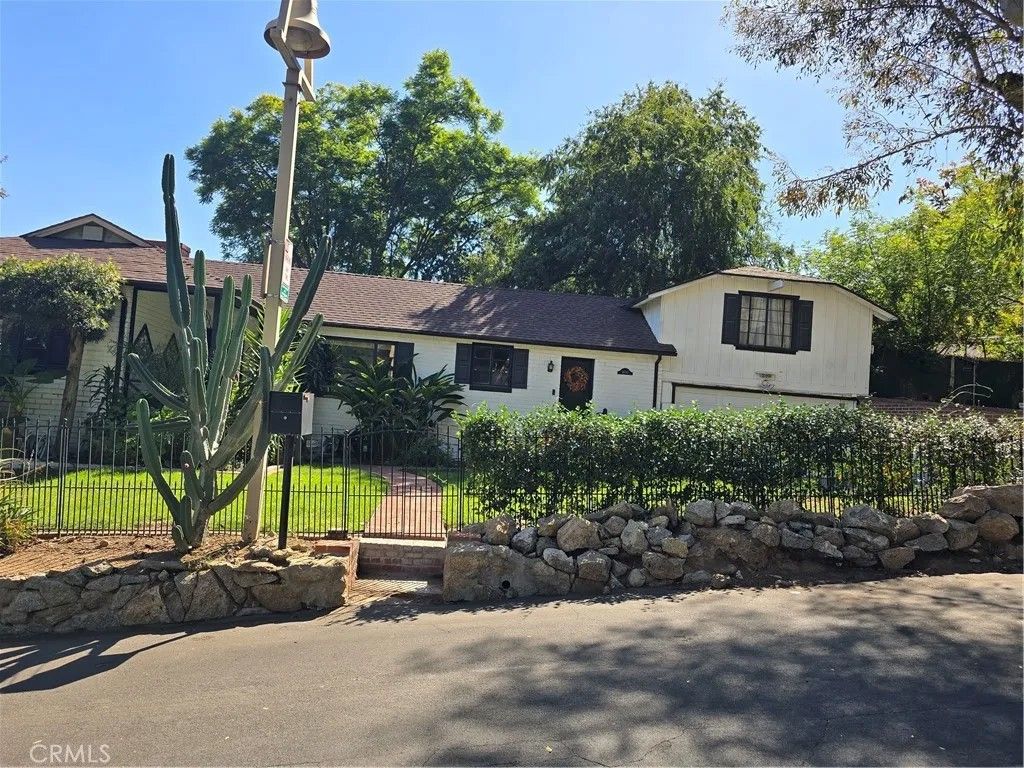 Photo of 4600 9th St, Riverside, CA 92501 (MLS # IV25252329)