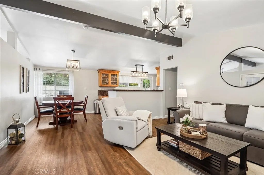 1107 E Walnut Avenue